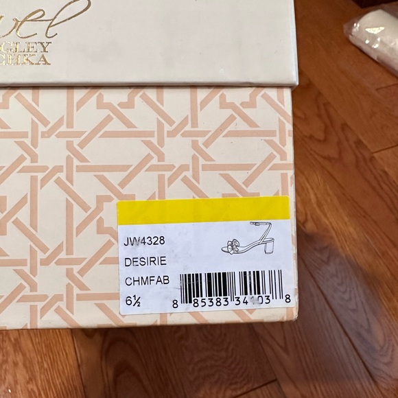 badgley mischka jewel shoes NWT - Picture 5 of 7